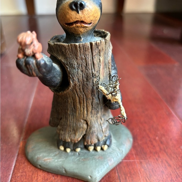 American chestnut folk art “petey master of disguise”  year 2000 bear figurine - Picture 5 of 9